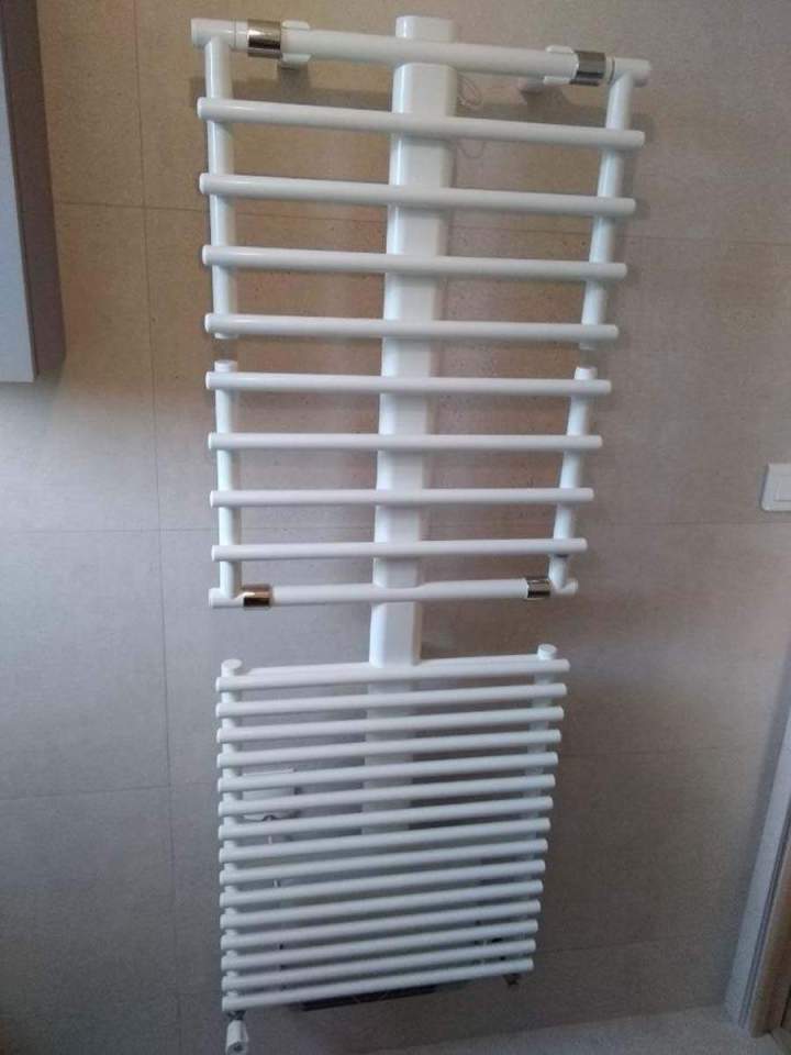 Radiateur sèche-serviettes blanc, Yvelines