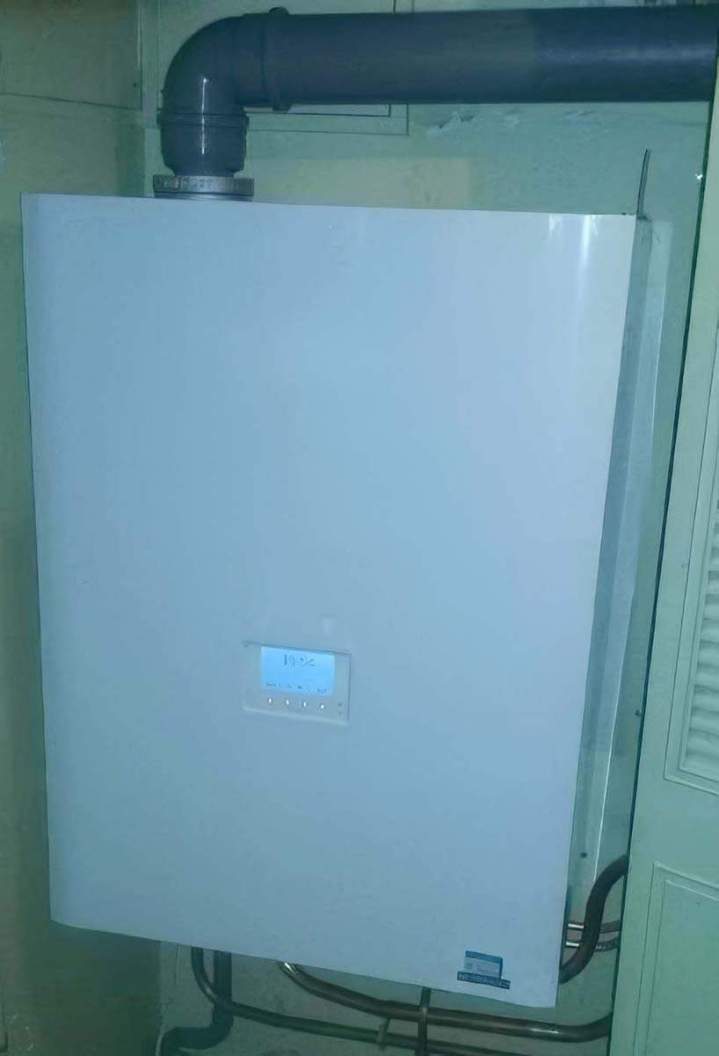 Chaudière à gaz murale Frisquet Hydroconfort Condensation Visio, Yvelines